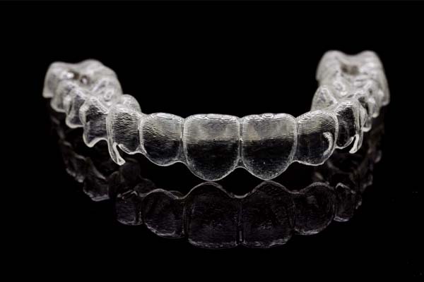 Marcas de alineadores invisibles. Invisalign